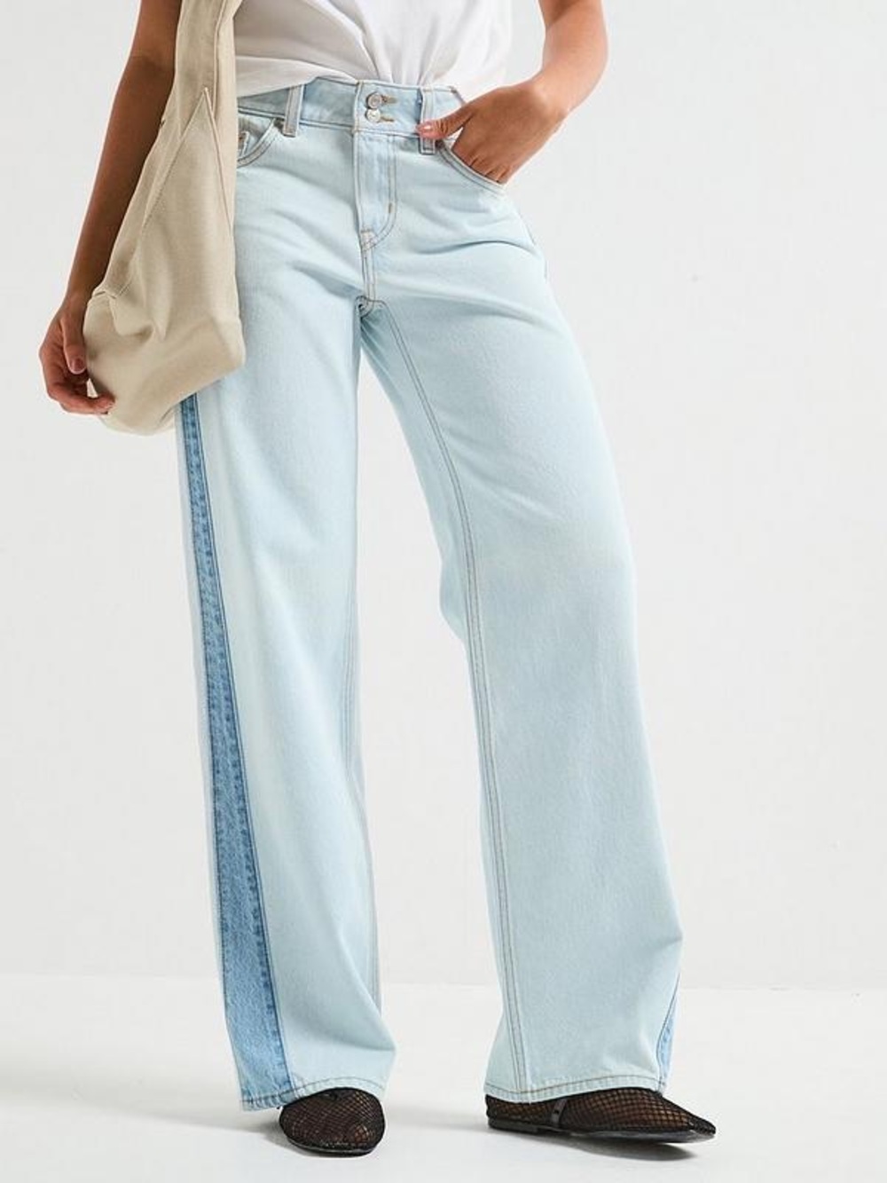 NWT LEVIS- Women's Superlow Straight-Leg Loose jeans 25